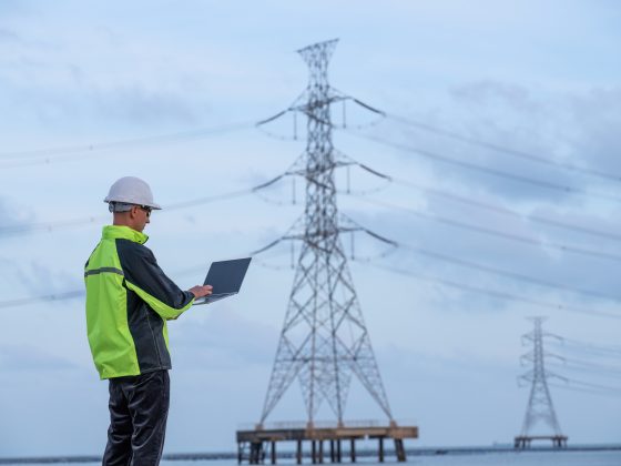 Enerji Nakil Hatlarında Güvenli Montaj Süreçleri ve Uygulama Standartları